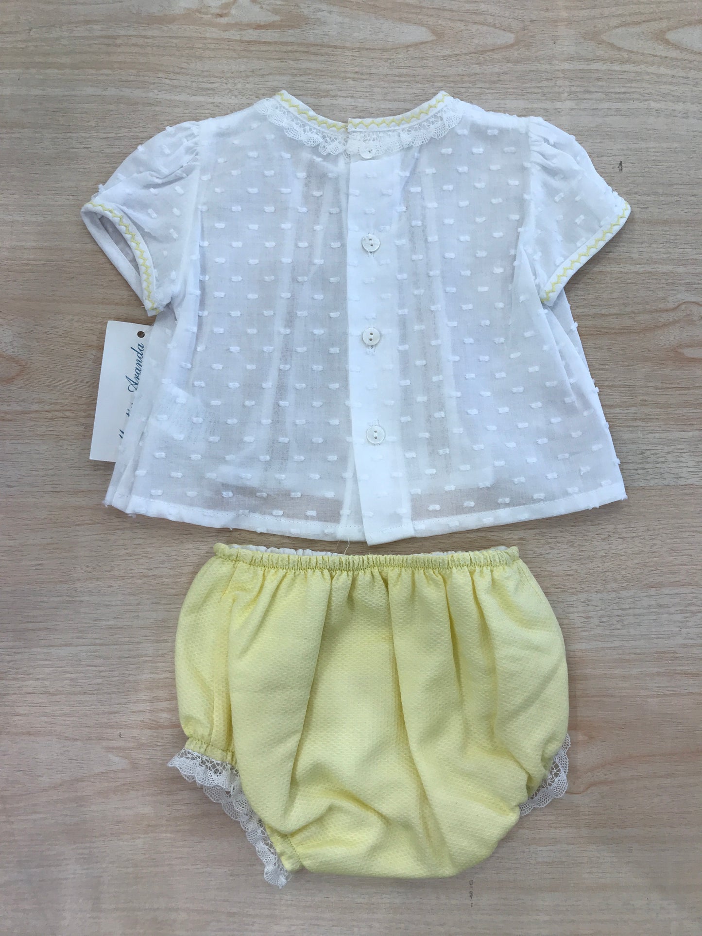 Completo Martin Aranda in cotone camicia bianca mezza manica con rifiniture gialle e pizzo con culotte gialla