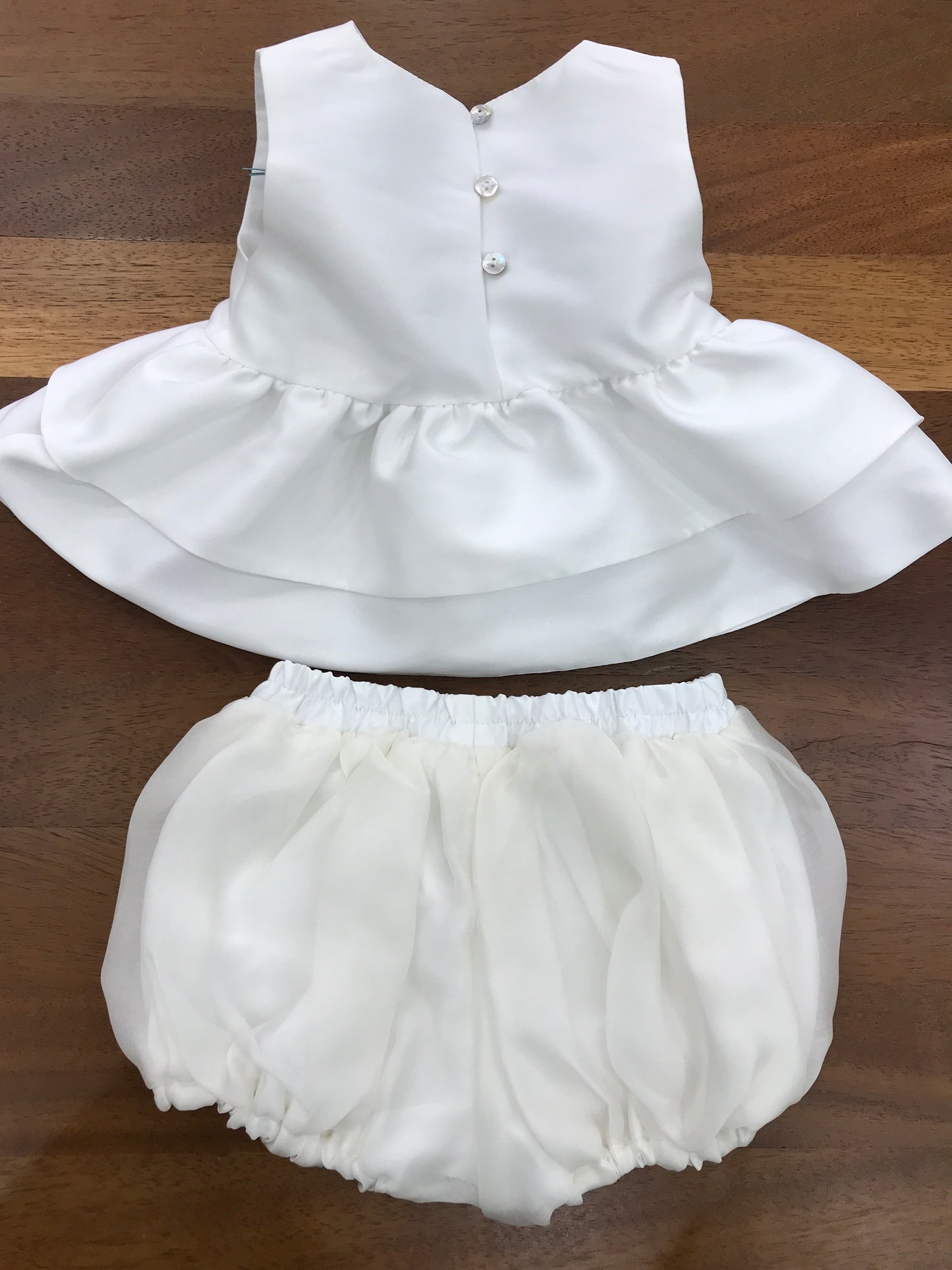 Completo a'lapage in seta e raso blusa con fiore centrale con culotte in seta