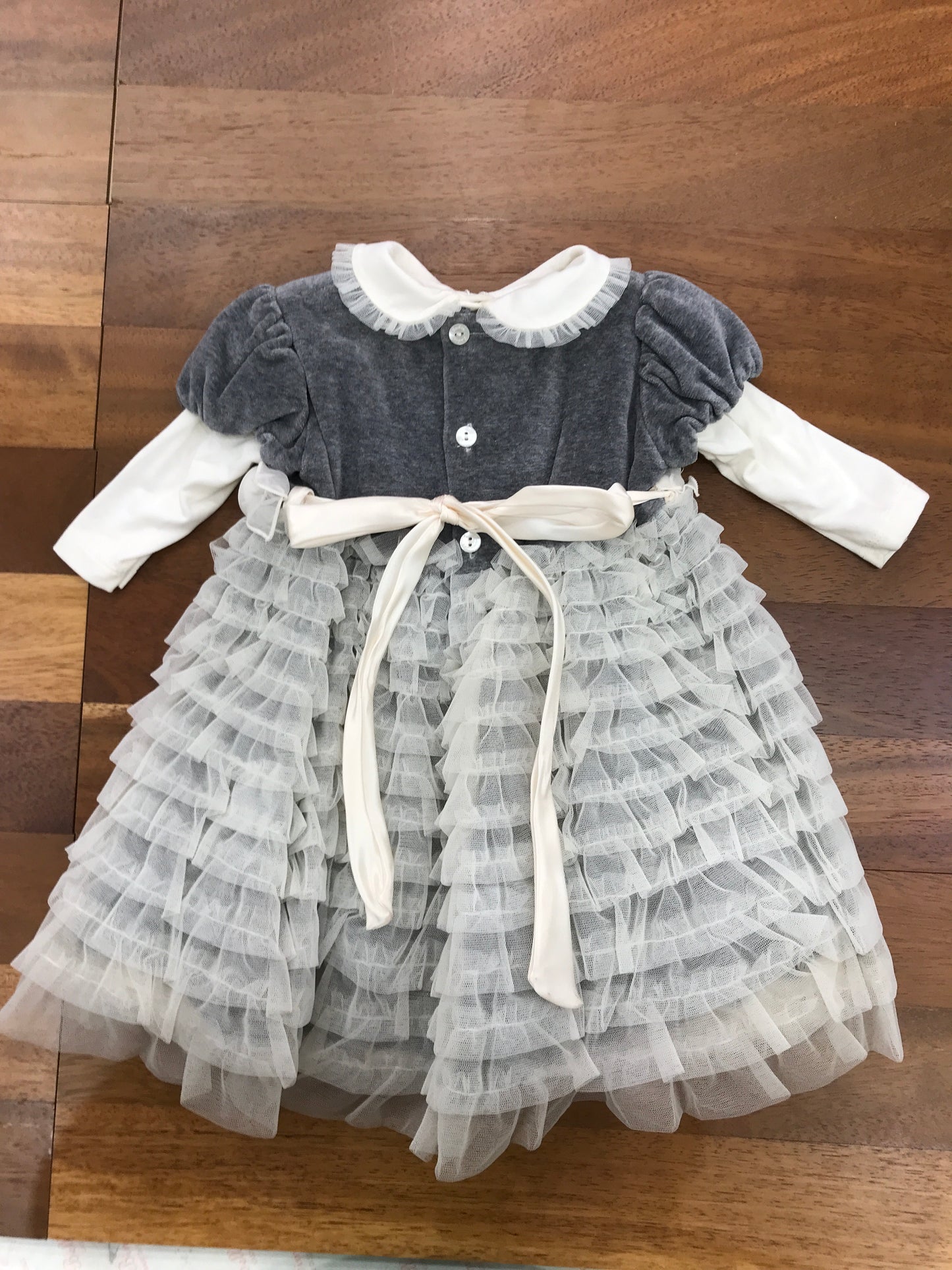 Abito Ladia in velluto il corpetto mezza manica con rose in tulle con gonna in tulle con balze, con maglietta caldo cotone manica lunga