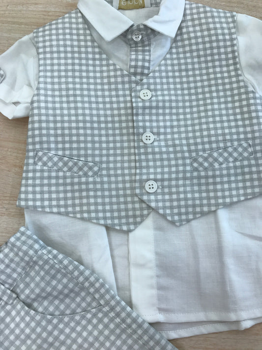 Completo Cielo Blu gilet e bermuda a quadretti grigi e bianchi con camicia mezza manica