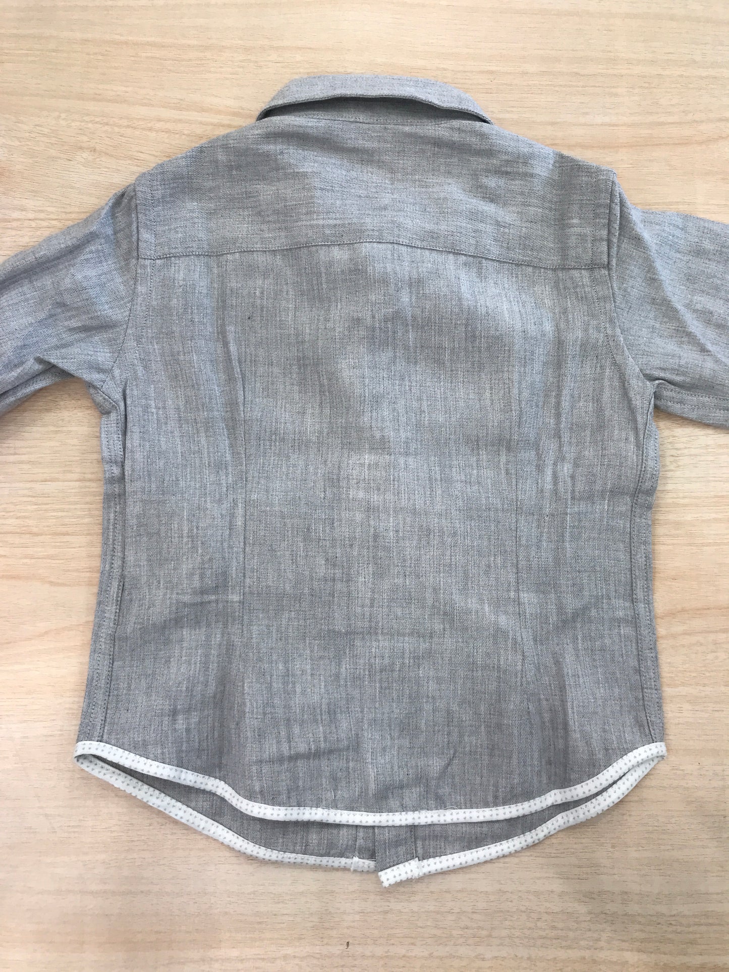 Camicia Nanan manica lunga in cotone grigia con collo a punta