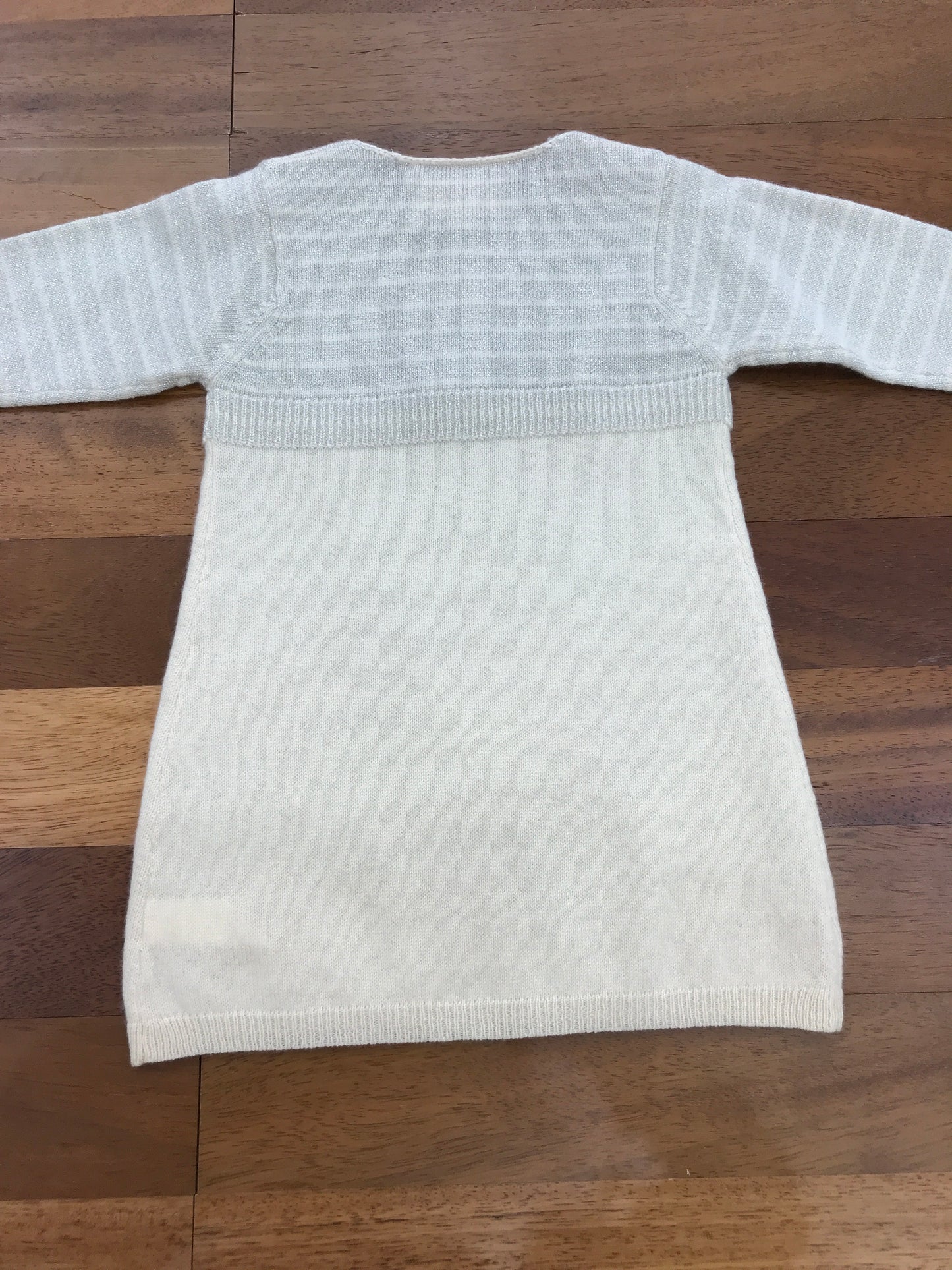 Abito BonPoint in lana panna con coprispalle tortora a righe integrato all'abito