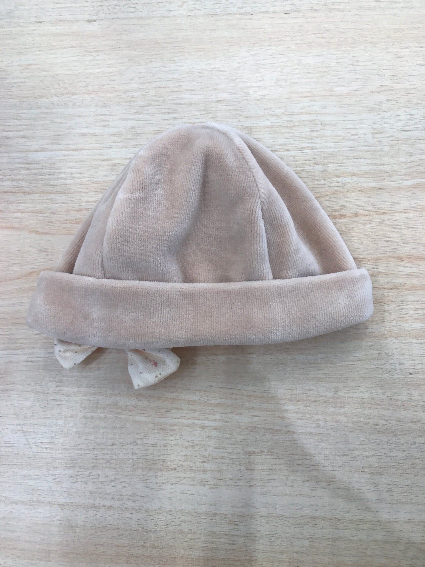 Cappello Baby Gi in ciniglia rosa antico con fiocchetto floreale