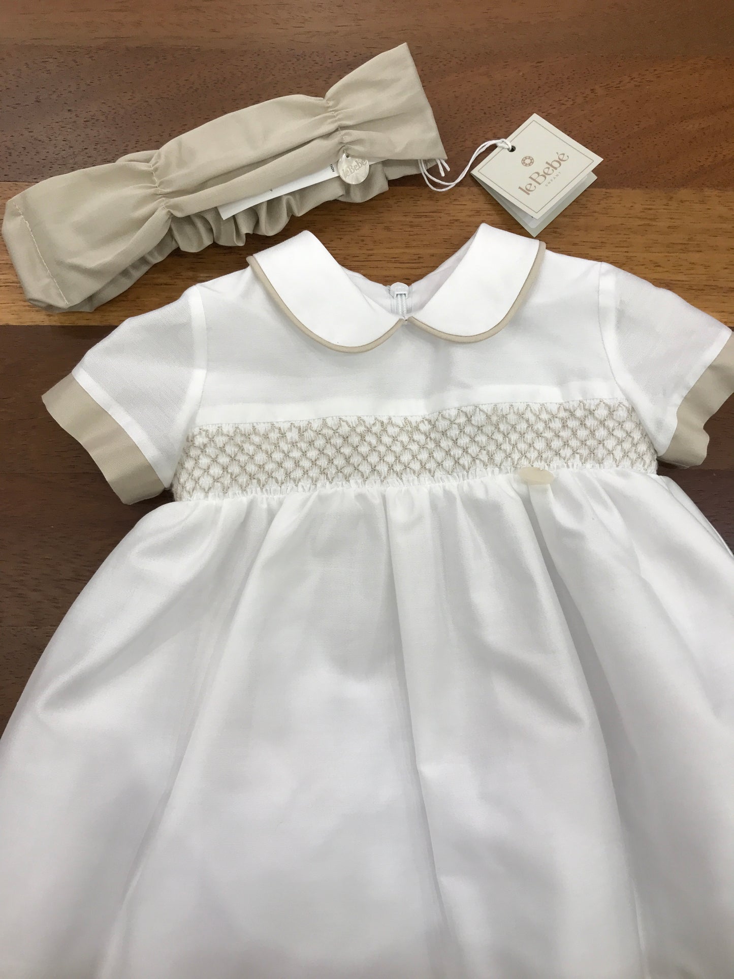 Abito Le Bebè in saten gonna con bordo tortora mezza manica con lavorazione di punto smock sul corpetto