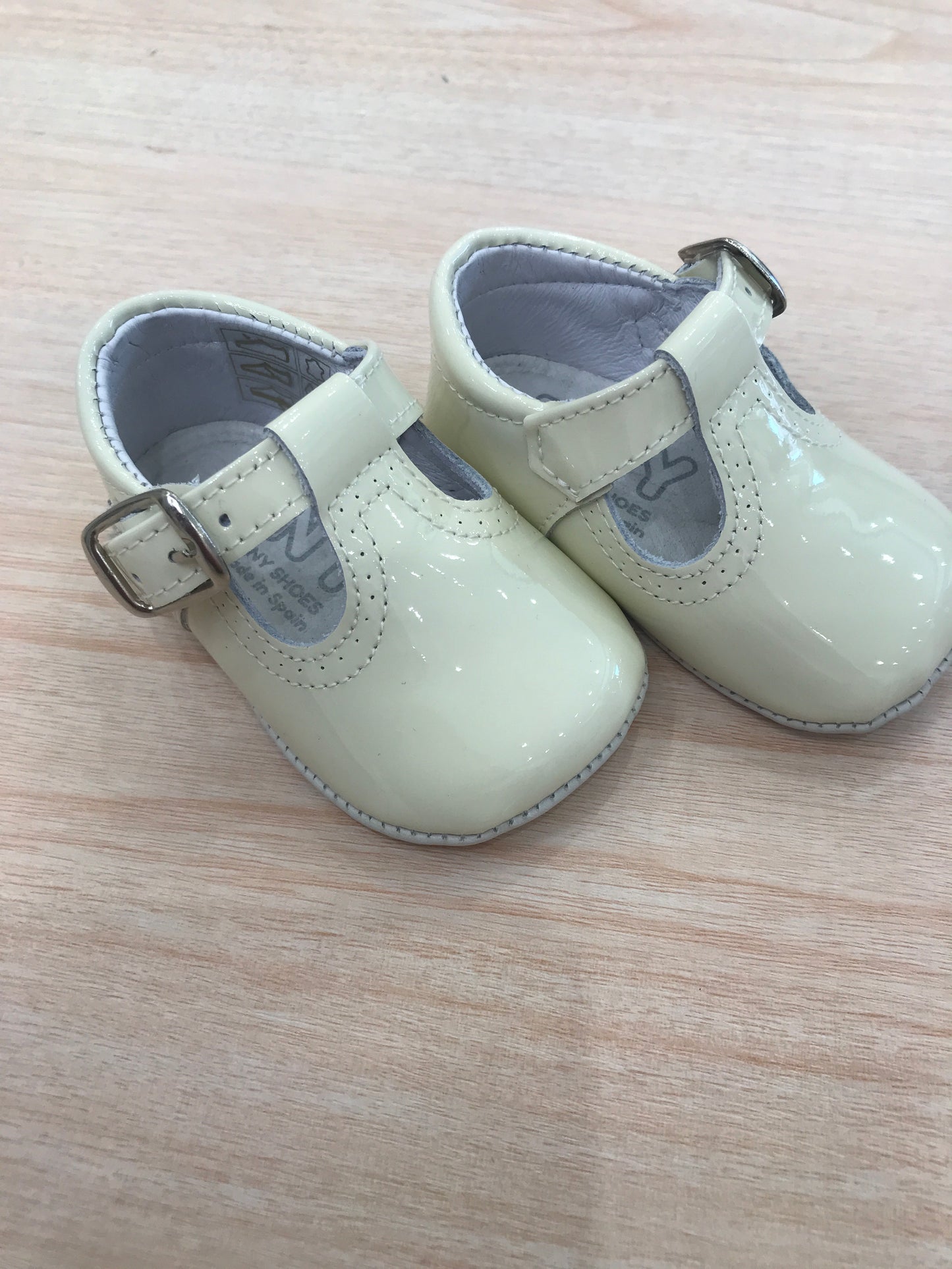 Scarpe Tinny Shoes in vernice con doppio occhiello
