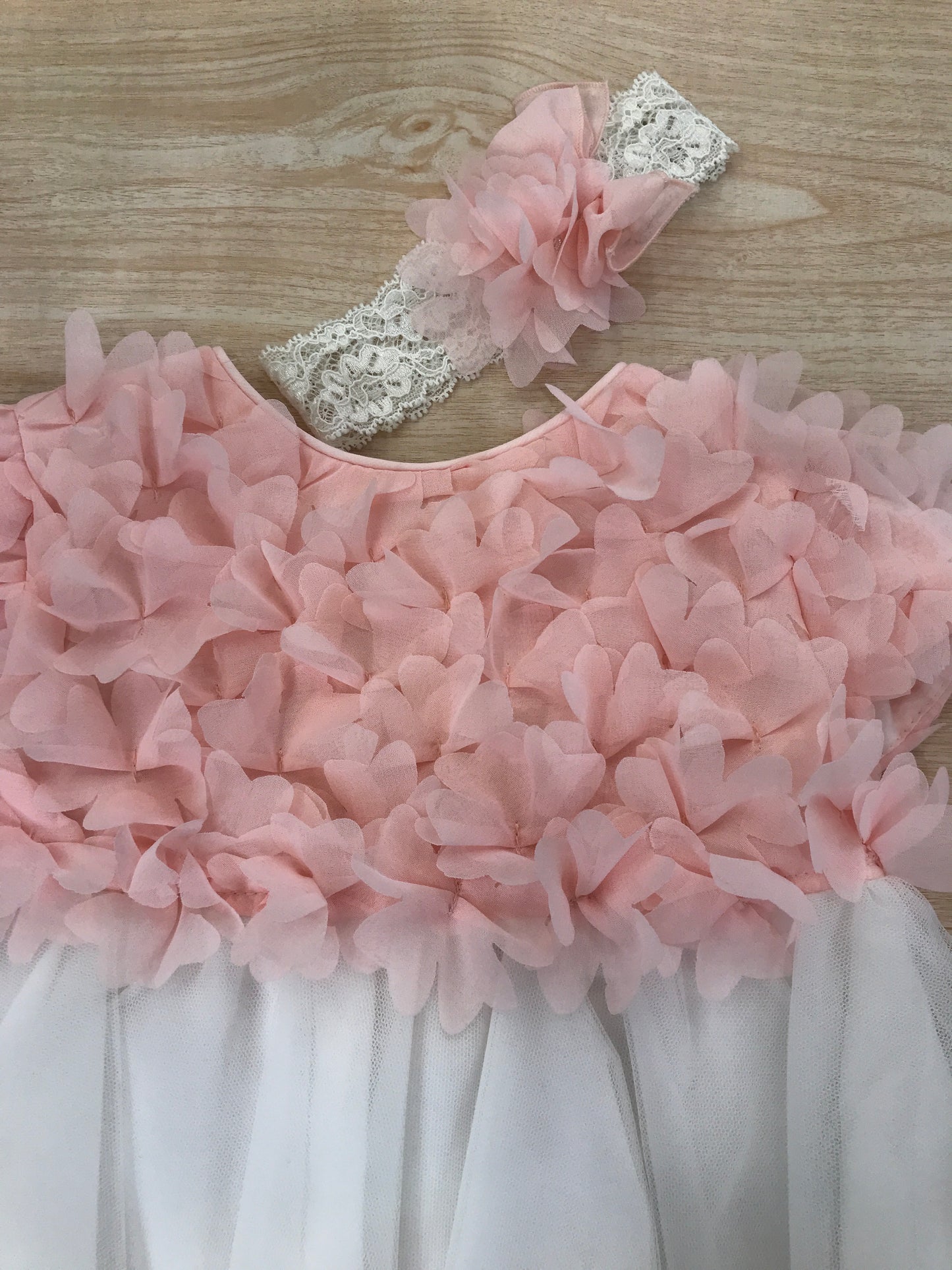 Abito Aletta in tulle corpetto con fiori sul corpetto mezza manica con gonna ampia