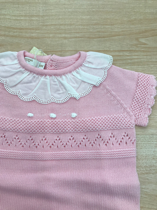Pagliaccetto PCS in filo rosa mezza manica smerlata con rusche al collo bianca con lavorazione sul davanti