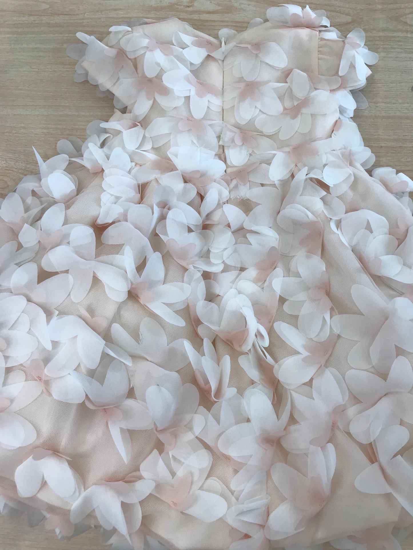 Abito Ladia in cotone con tulle mezza manica gonna ampia con tanti piccoli fiori applicati su tutt'esso