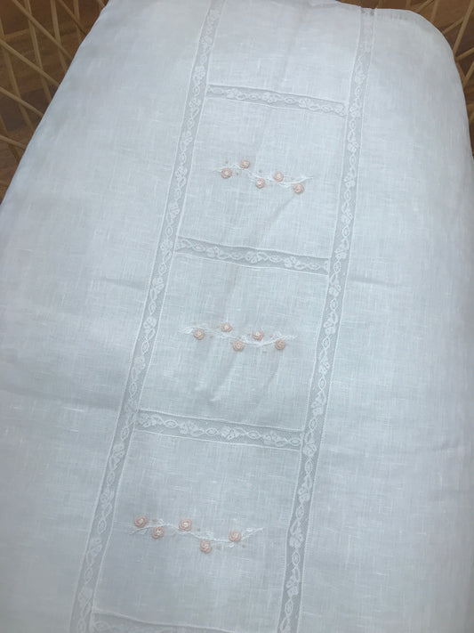 Piumoncino Piccola Giuggiola in lino sfoderabile con applicazioni in pizzo e lavorazioni con piccole roselline rosa
