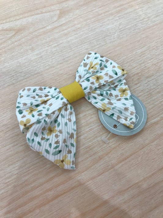 Fermaglio Belan in cotone bianco con fiorellini
