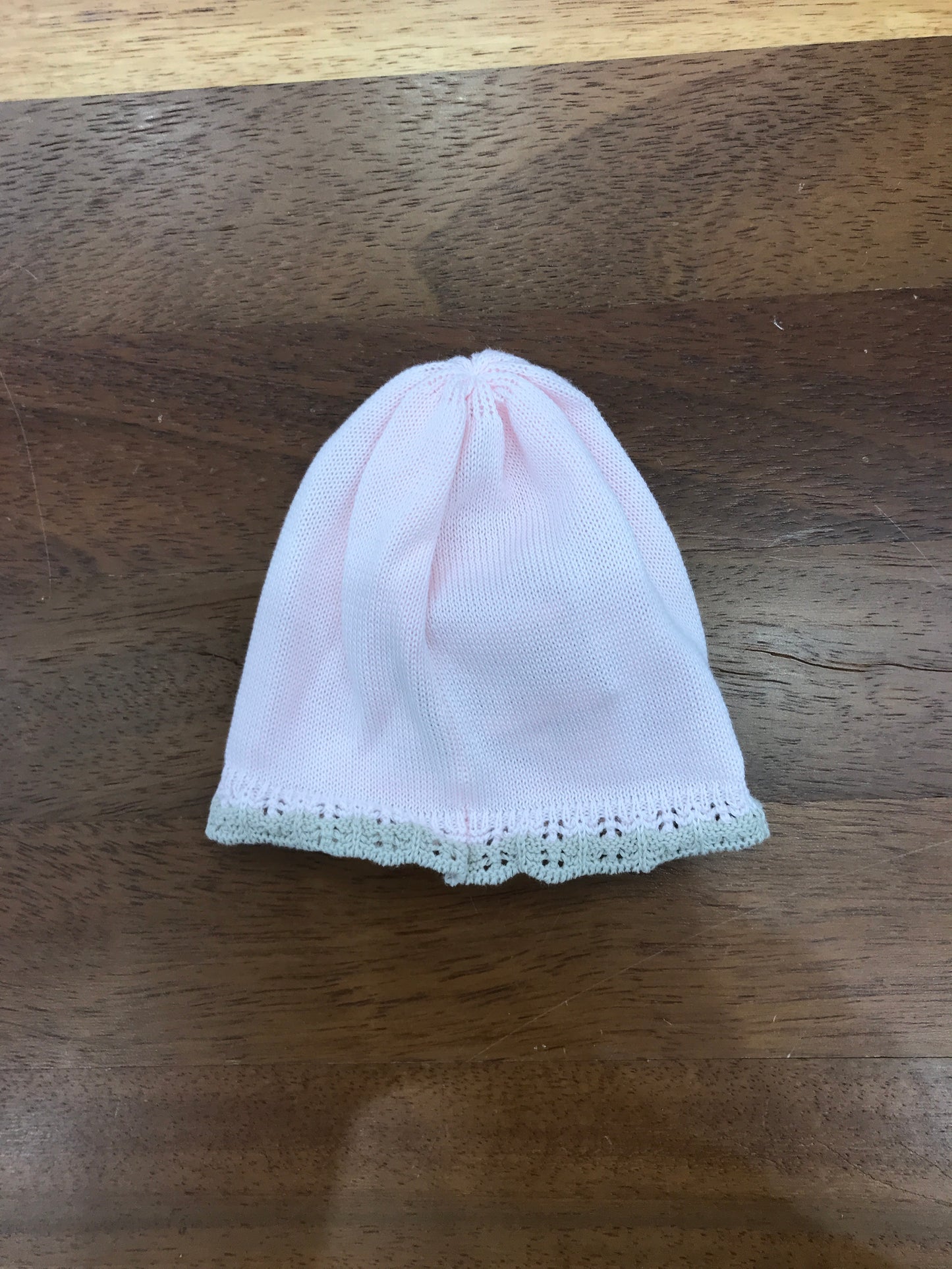 Cappello Bebè di Almy in filo rosa con fiocco tortora centrale