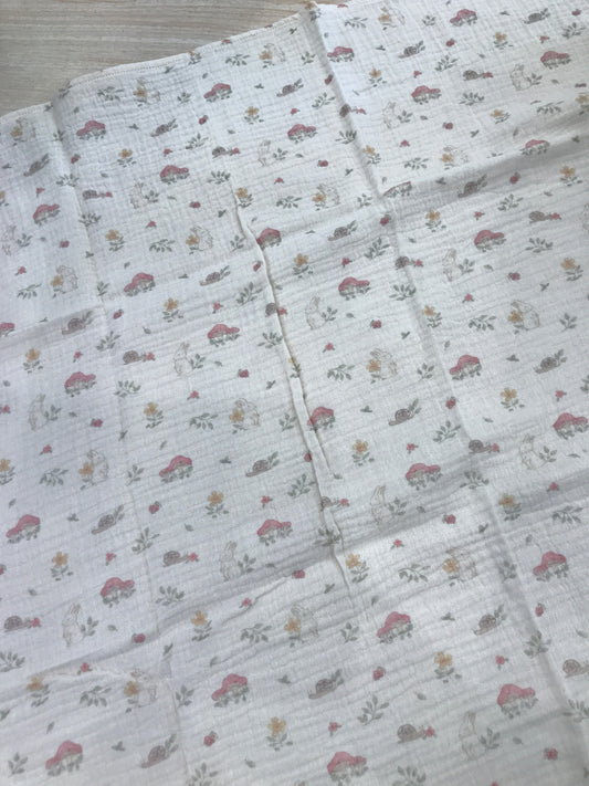 Mussola Baby Gi in garza beige con piccoli animaletti