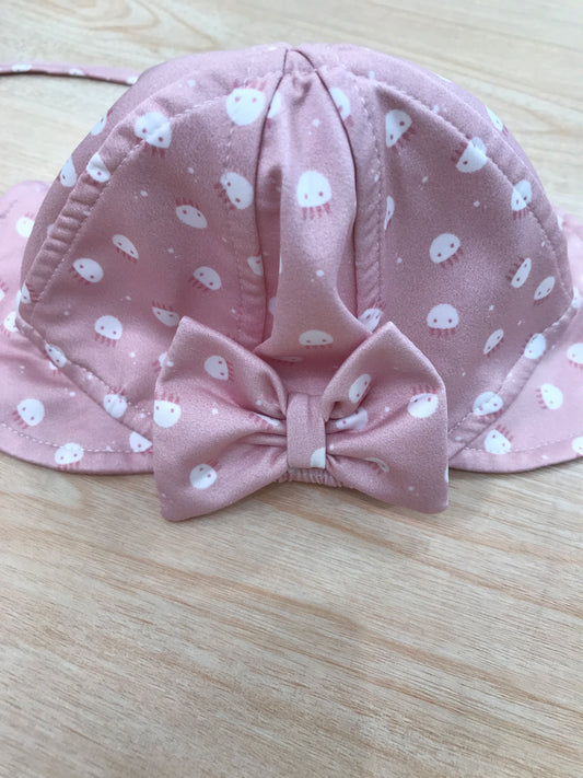 Cappello Paz Rodriguez mare rosa con fiocco sul retro con laccio con piccoli animaletti bianchi