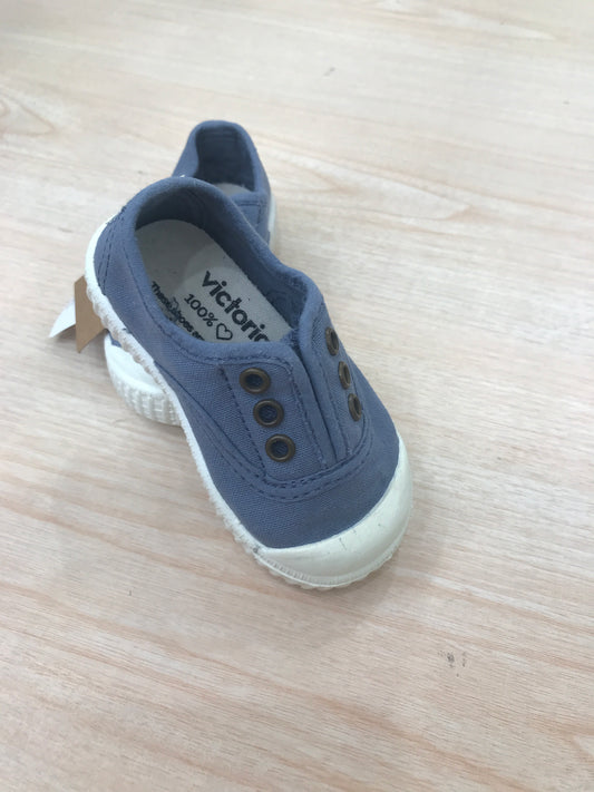 Scarpe Victoria in tela dal colore avio con gomma bianca