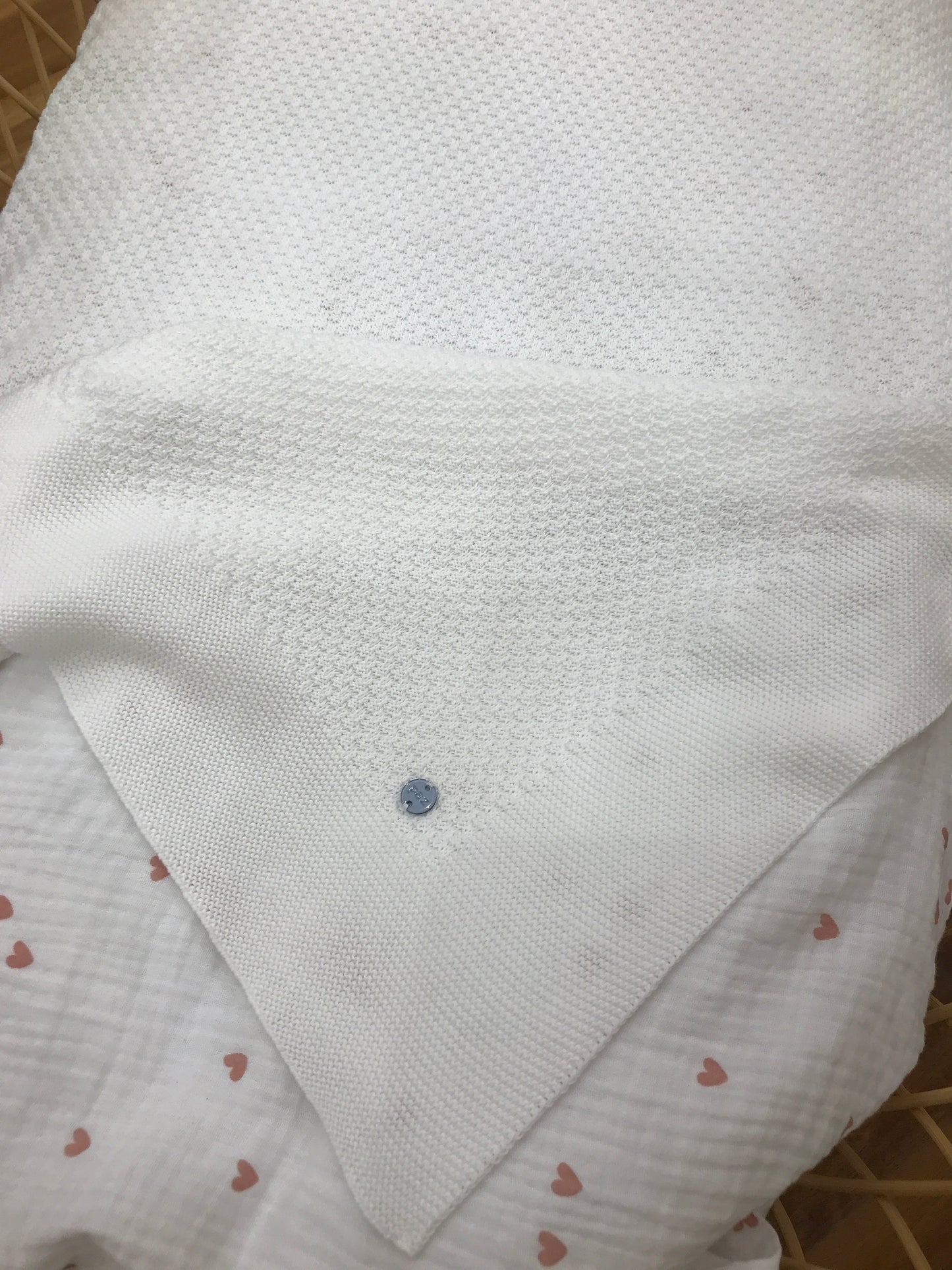 Coperta Paz Rodriguez in filo bianca con lavorazione in maglia