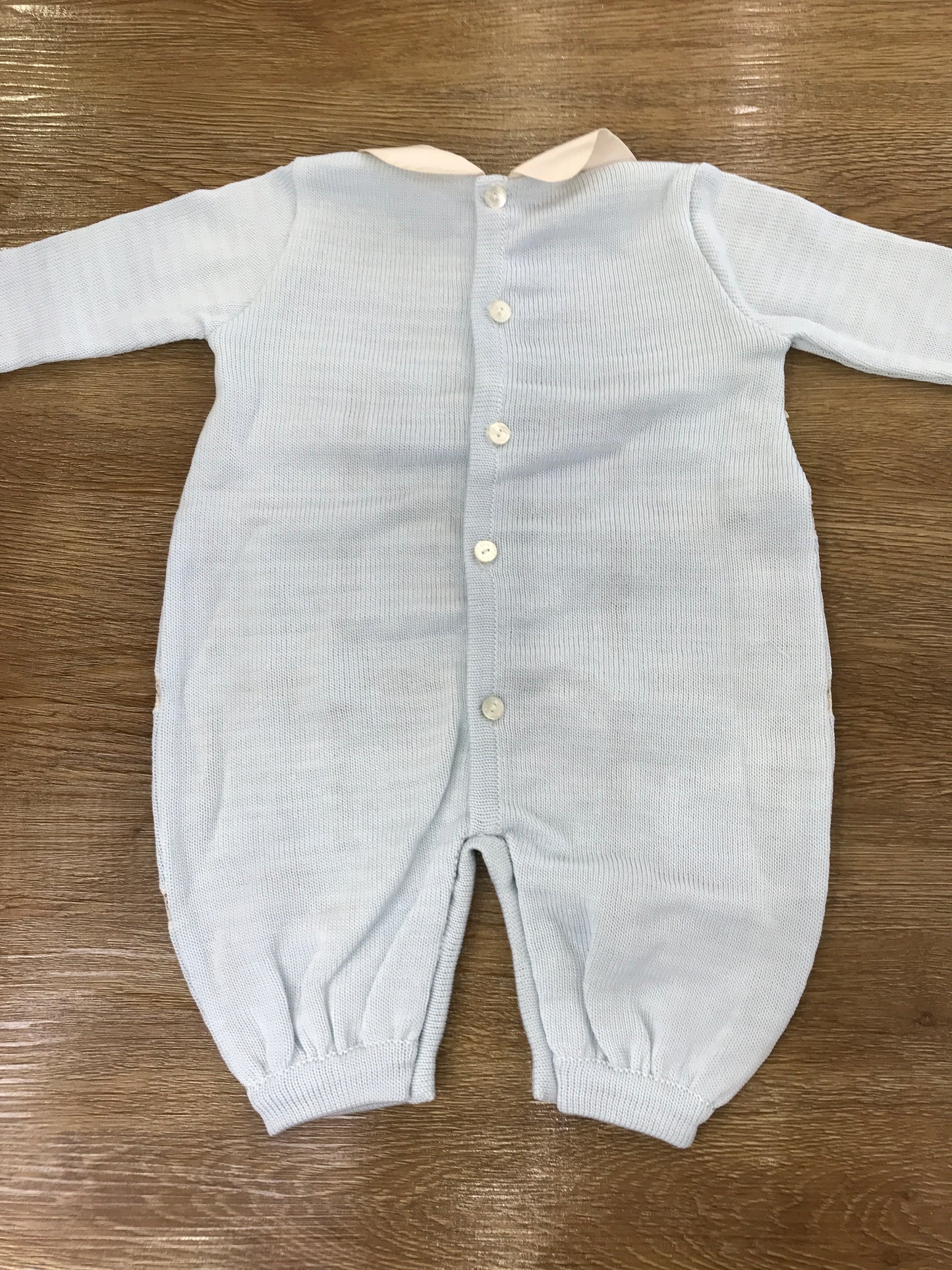 Tutina Ladia in filo di cotone celeste con applicazione di valancienne e roselline