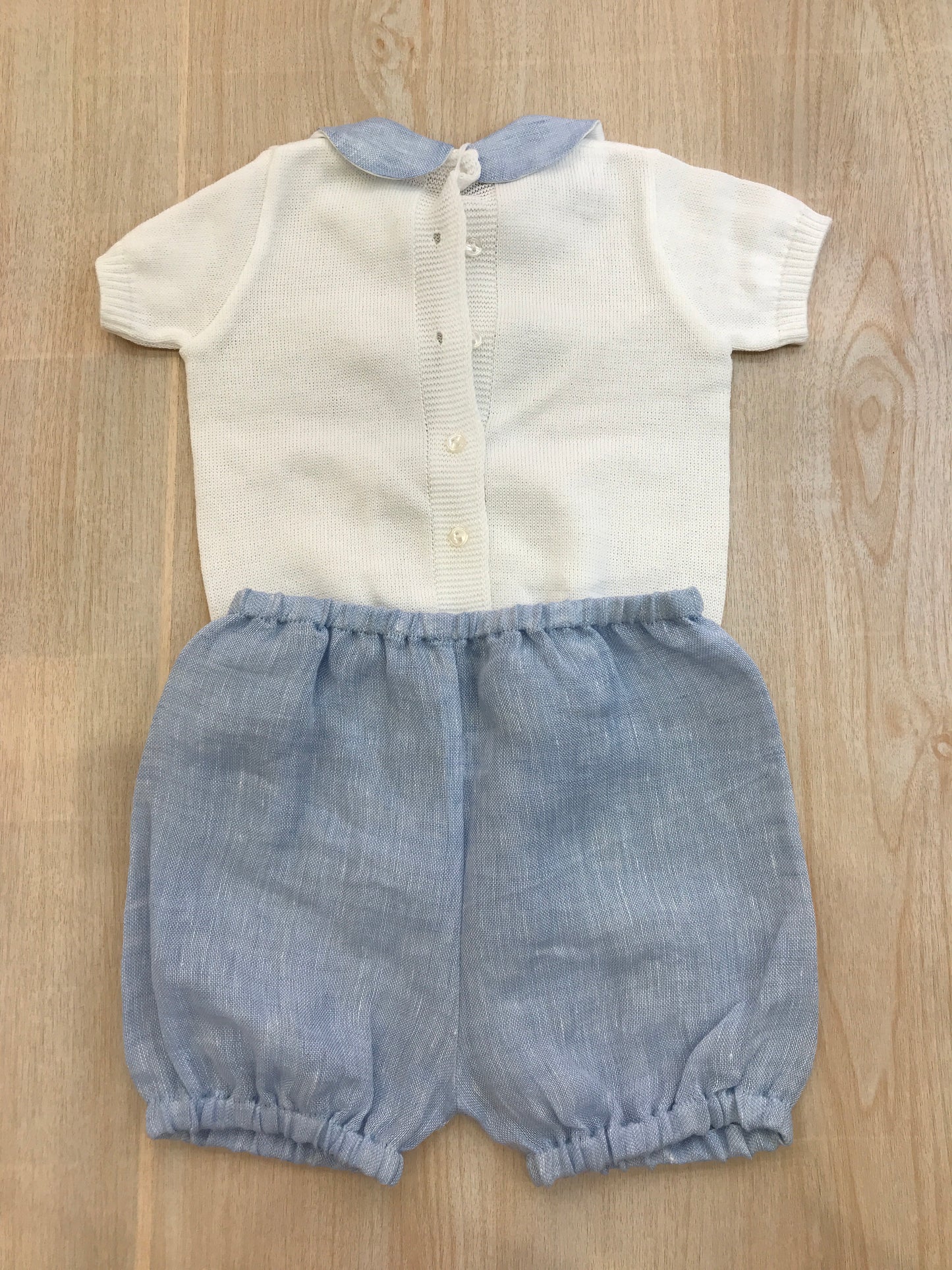 Completo Baby Lord in filo bianco e celeste due pezzi mezza manica con cavallo a dondolo sul davanti