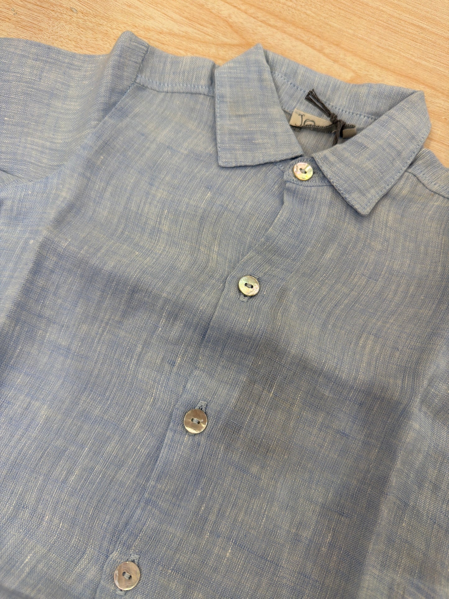 Camicia Jo Milano in lino manica lunga con bottoni in madreperla