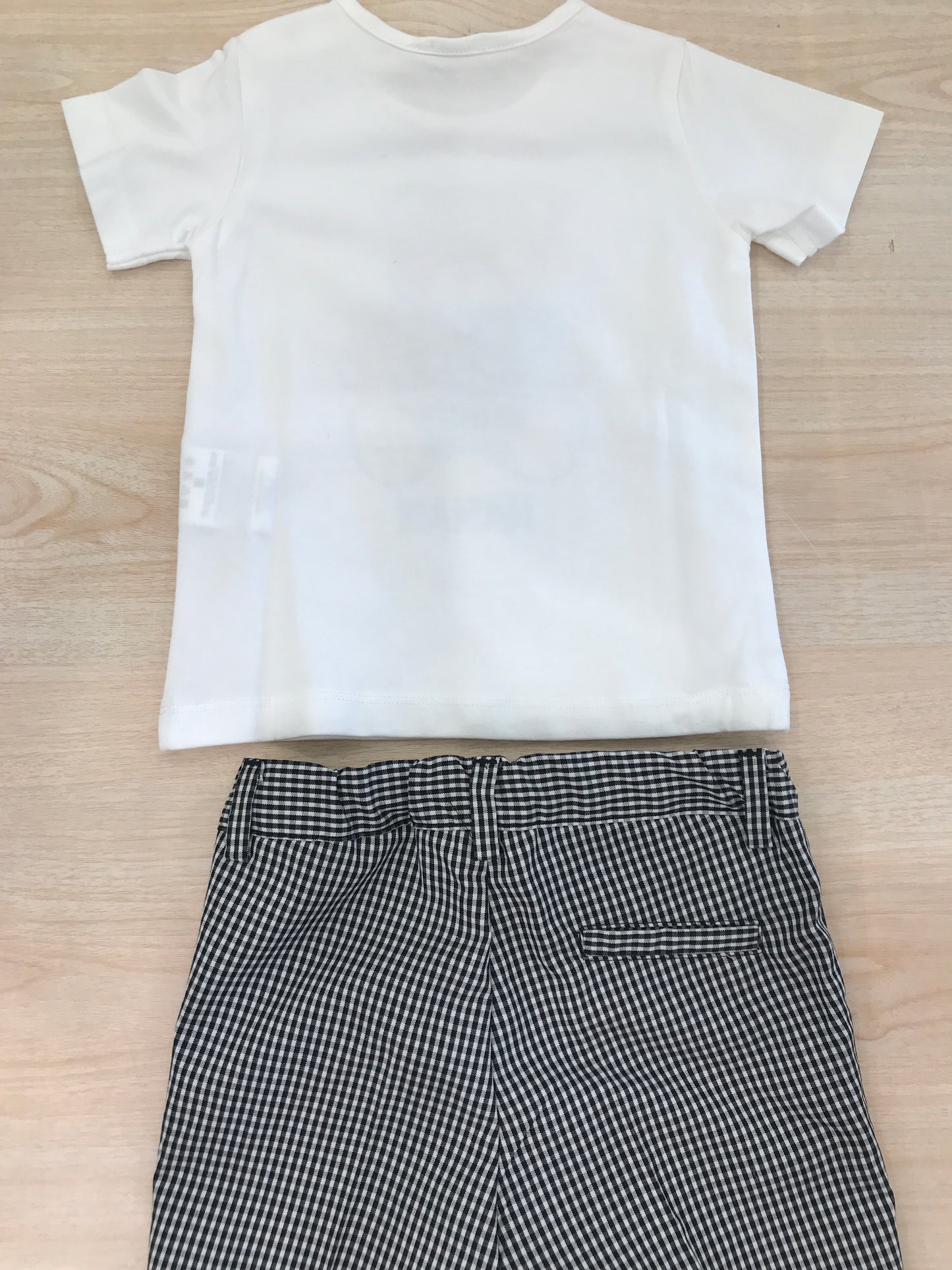 Completo Nanan due pezzi t-shirt mezza manica con orsetto e bermuda a quadretti bianchi e neri