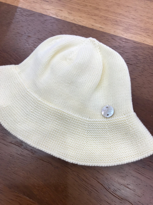 Cappello Paz Rodriguez in filo giallo bordo smerlato con laccetti sotto collo