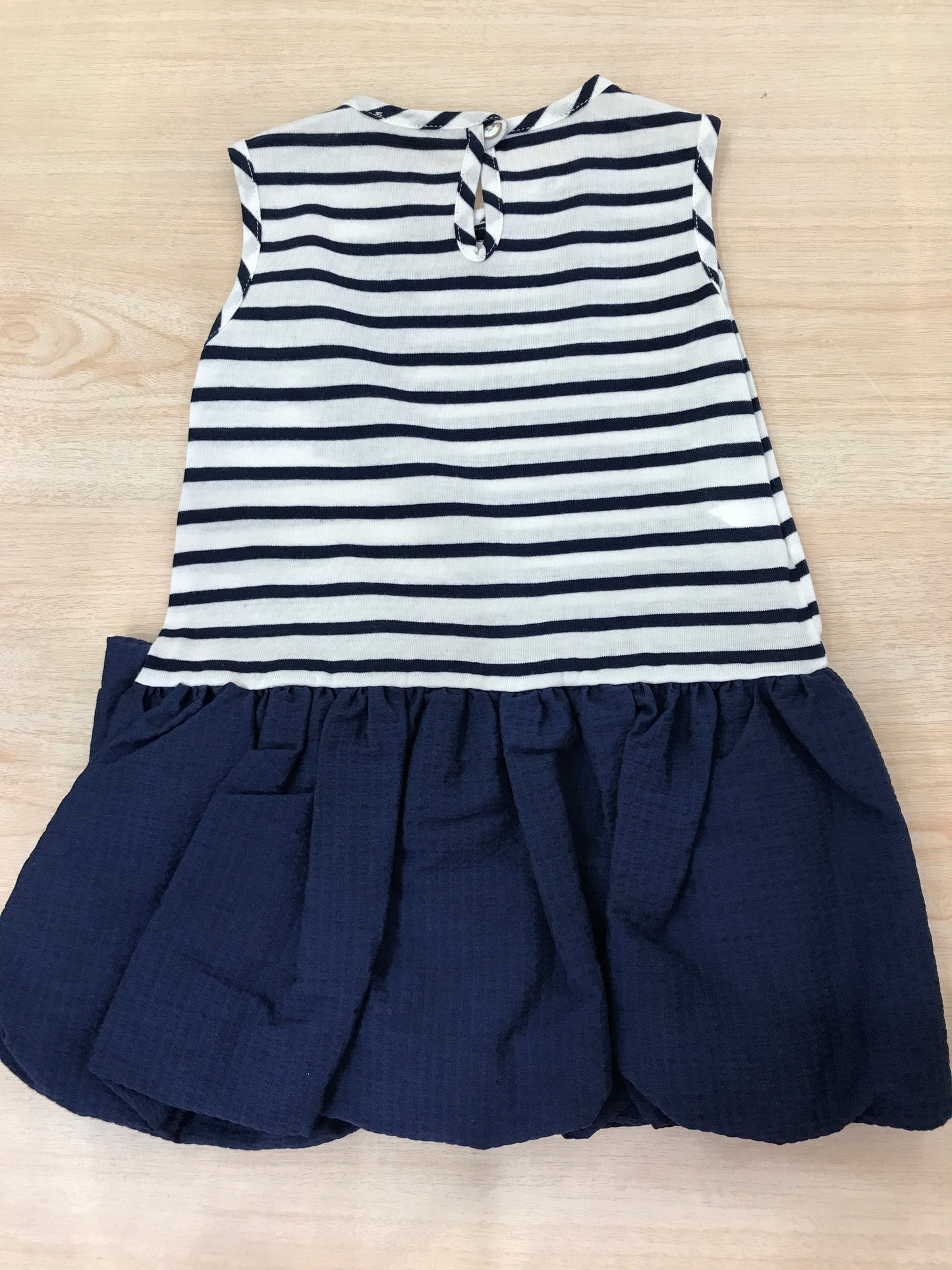 Abito Jo Milano in cotone a righe bianche e blu con gonna a sbuffo blu con fiocco laterale