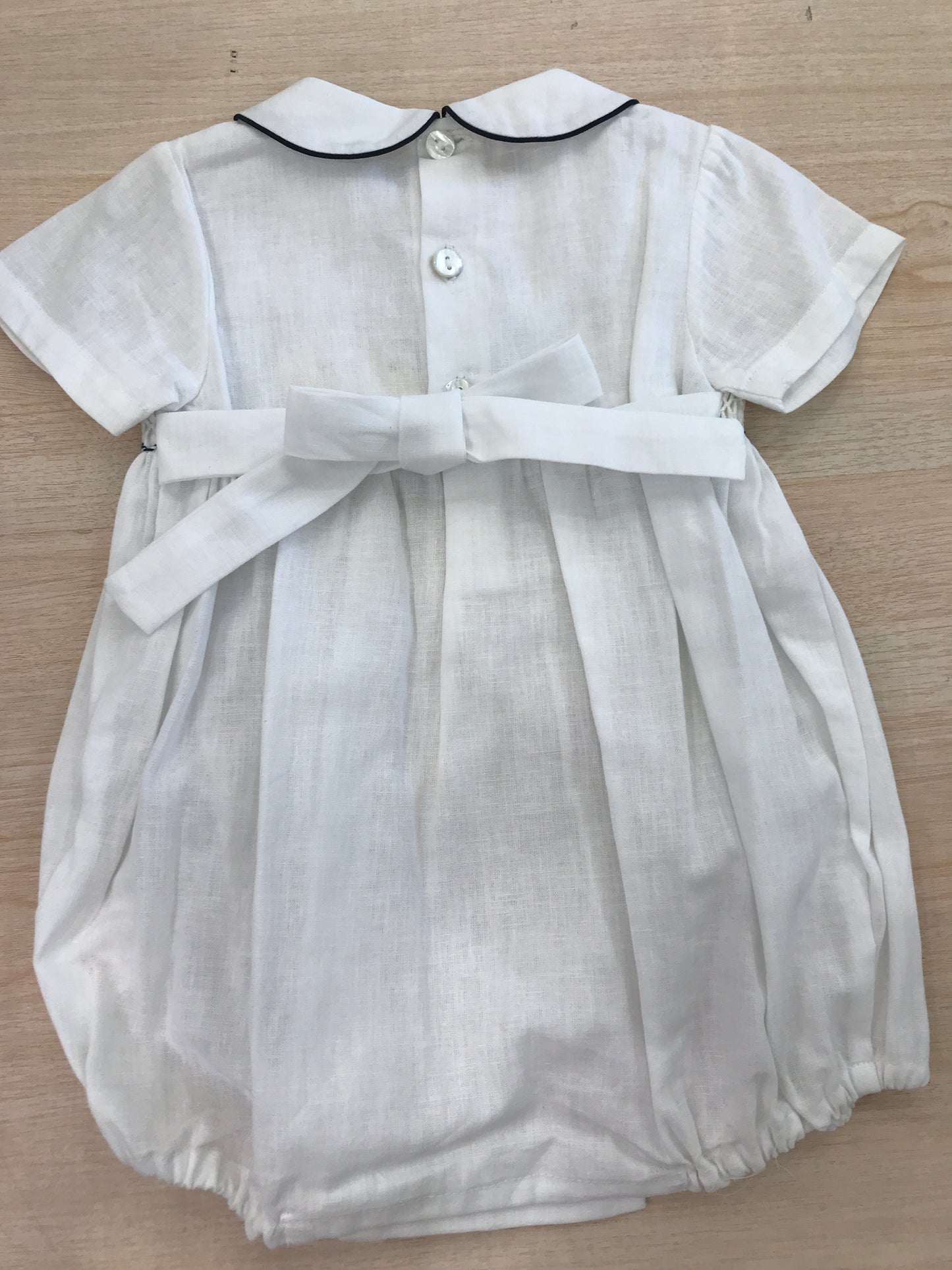 Pagliaccetto Les Enfants de Gisele in lino mezza manica a sbuffo con corpetto rifinito da punto smock