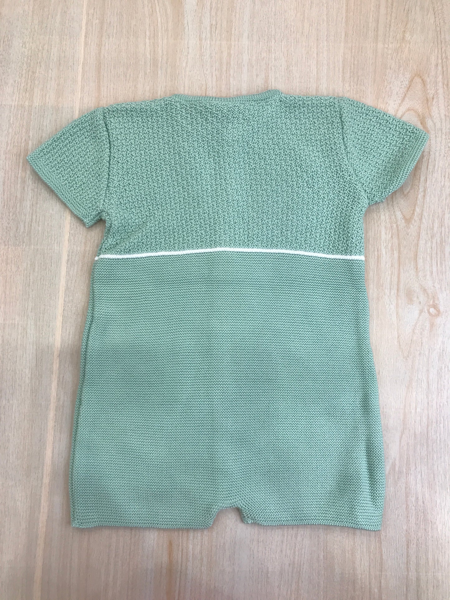 Pagliaccetto Paz Rodriguez in filo verde mezza manica con bottoncini sul davanti e lavoro a maglia sul corpetto