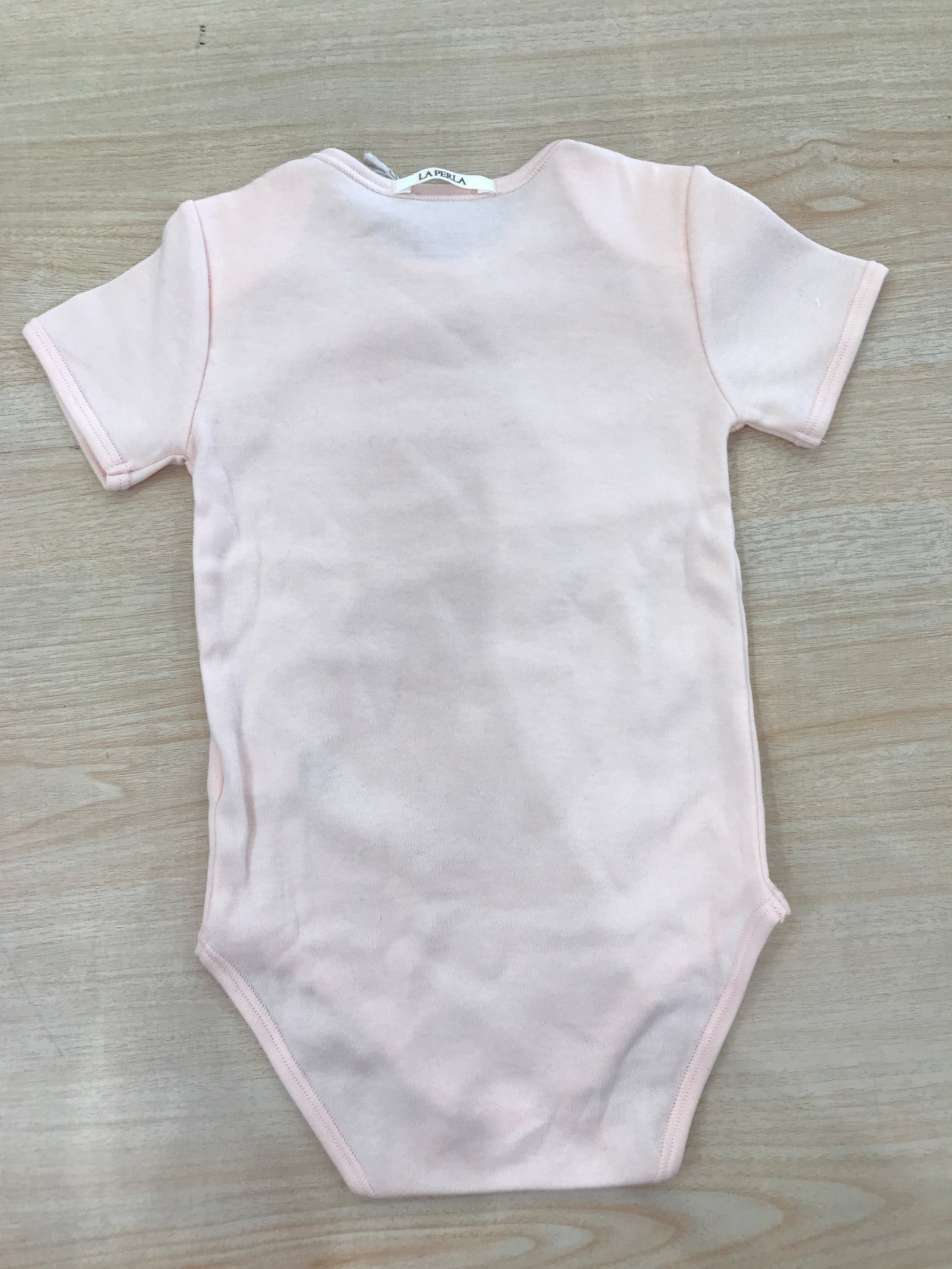 Body La Perla in cotone rosa mezza manica con pizzo panna ricamato sul petto