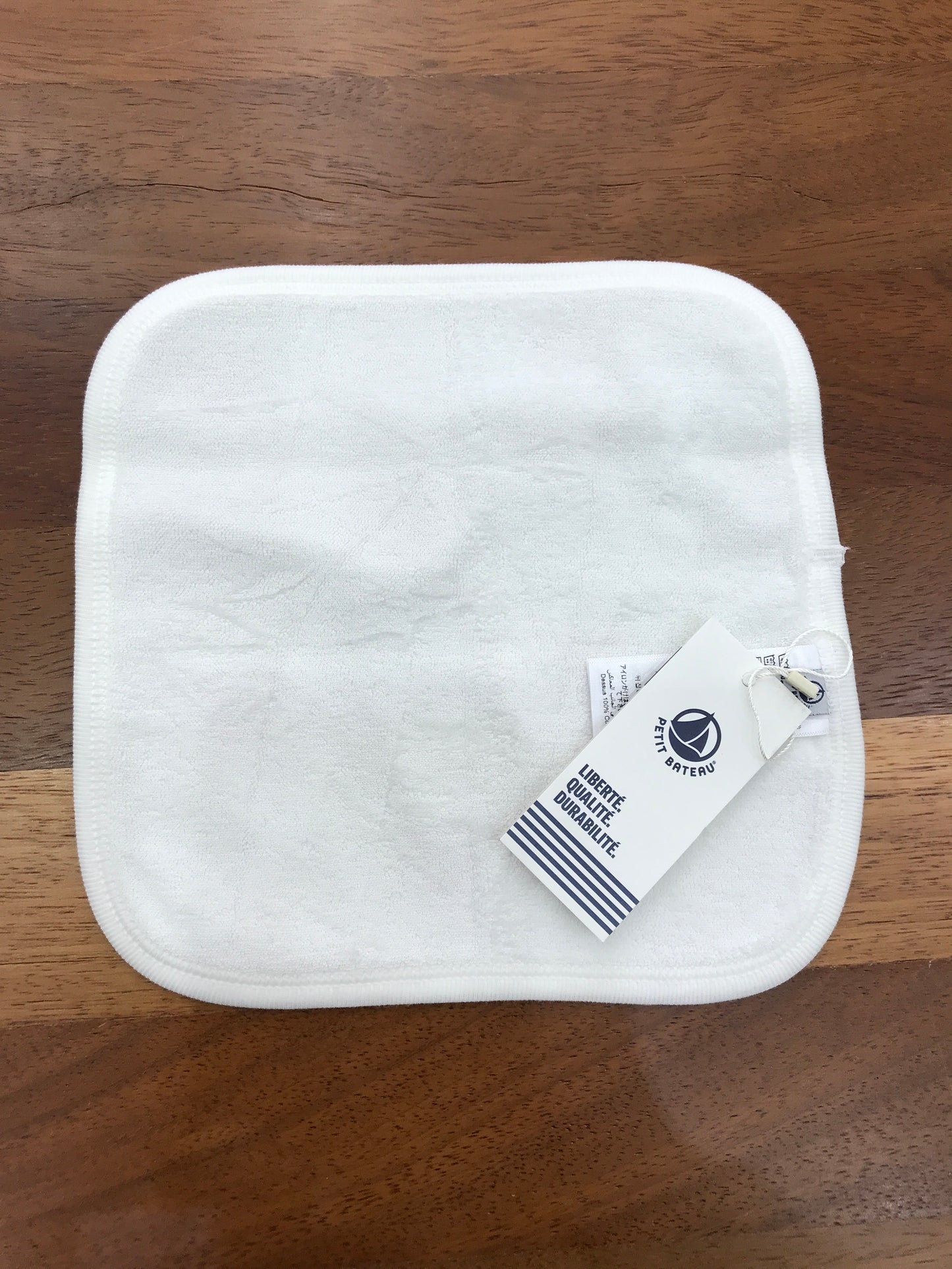 Telo Petit Bateau in cotone e spugna bianco con cuoricini rossi