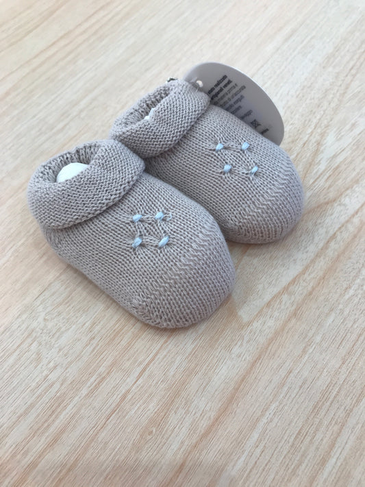 Babbucce Baby Lord in filo tortora con punto smock lavorato sul davanti in celeste