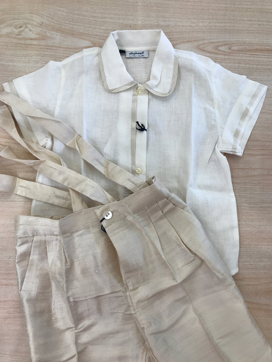 Completo Duepunti camicia mezza manica con rifiniture beige con salopette con bretelle