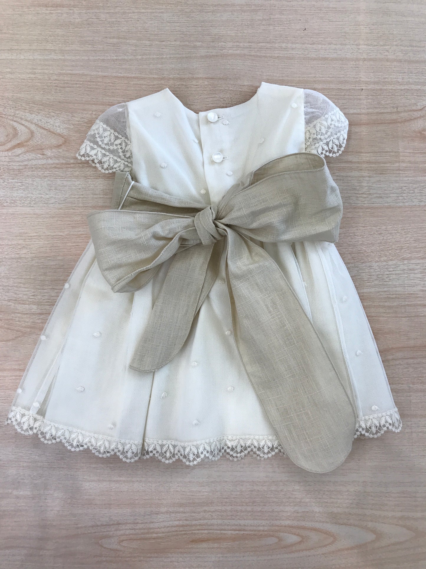 Abito Paz Rodriguez in cotone mezza manica velata con ricami e fascia in vita con applicazione di fiore