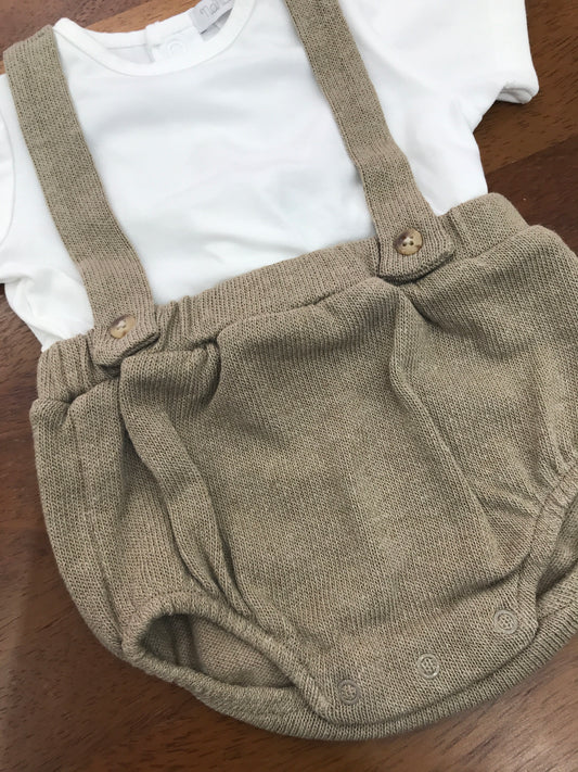 Pagliaccetto Nanan in filo e cotone salopette con bretelle con abbinata t-shirt mezza manica bianca