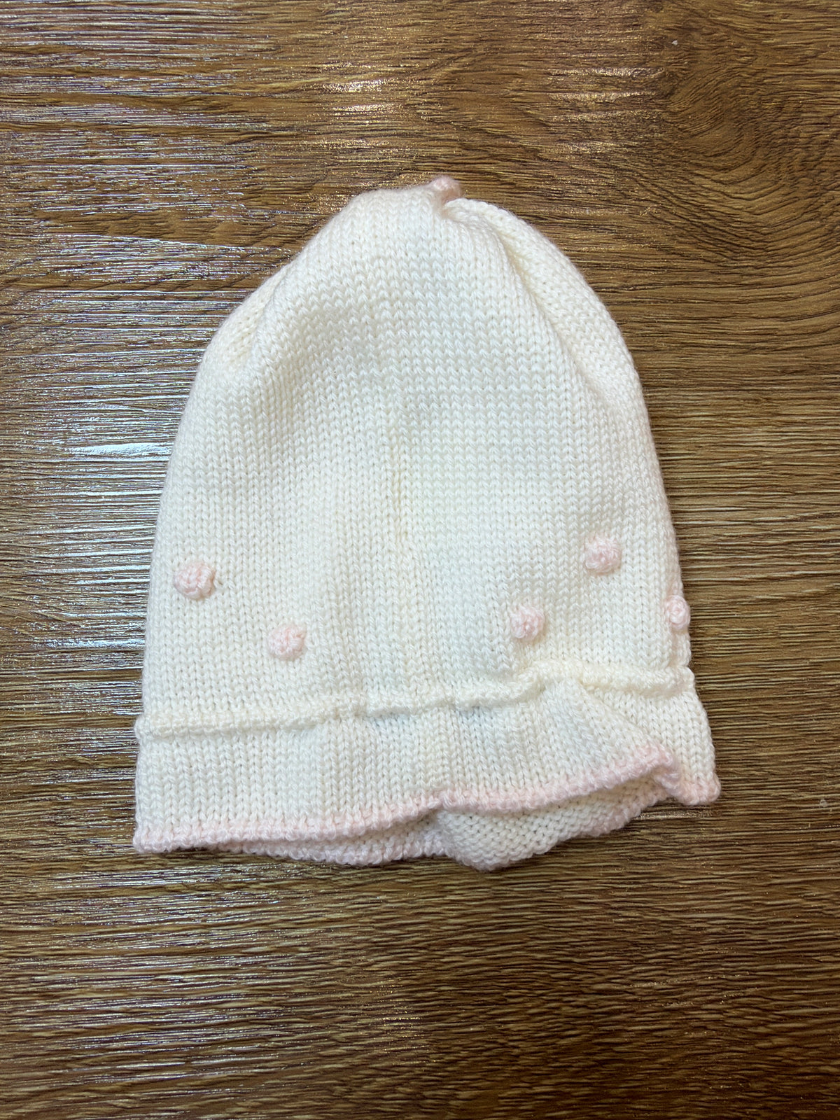 Cappello Piccola Giuggiola in lana panna con pois rosa in rilievo