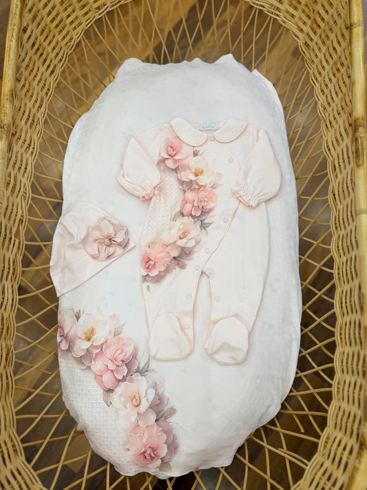 Coordinato nascita Sofija in caldo cotone rosa con camelie