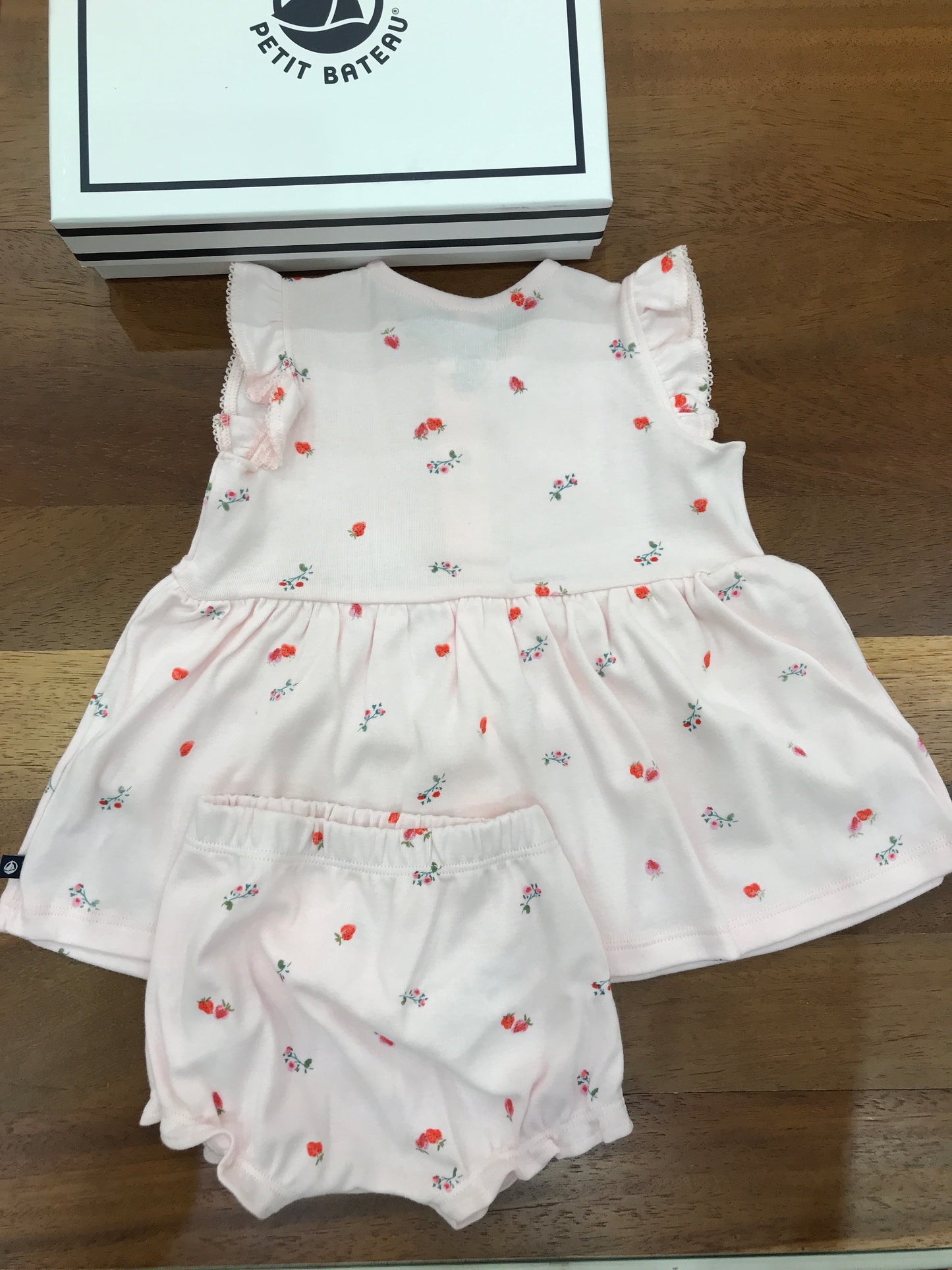 Set Petit Bateau con completino a fiori e doudou