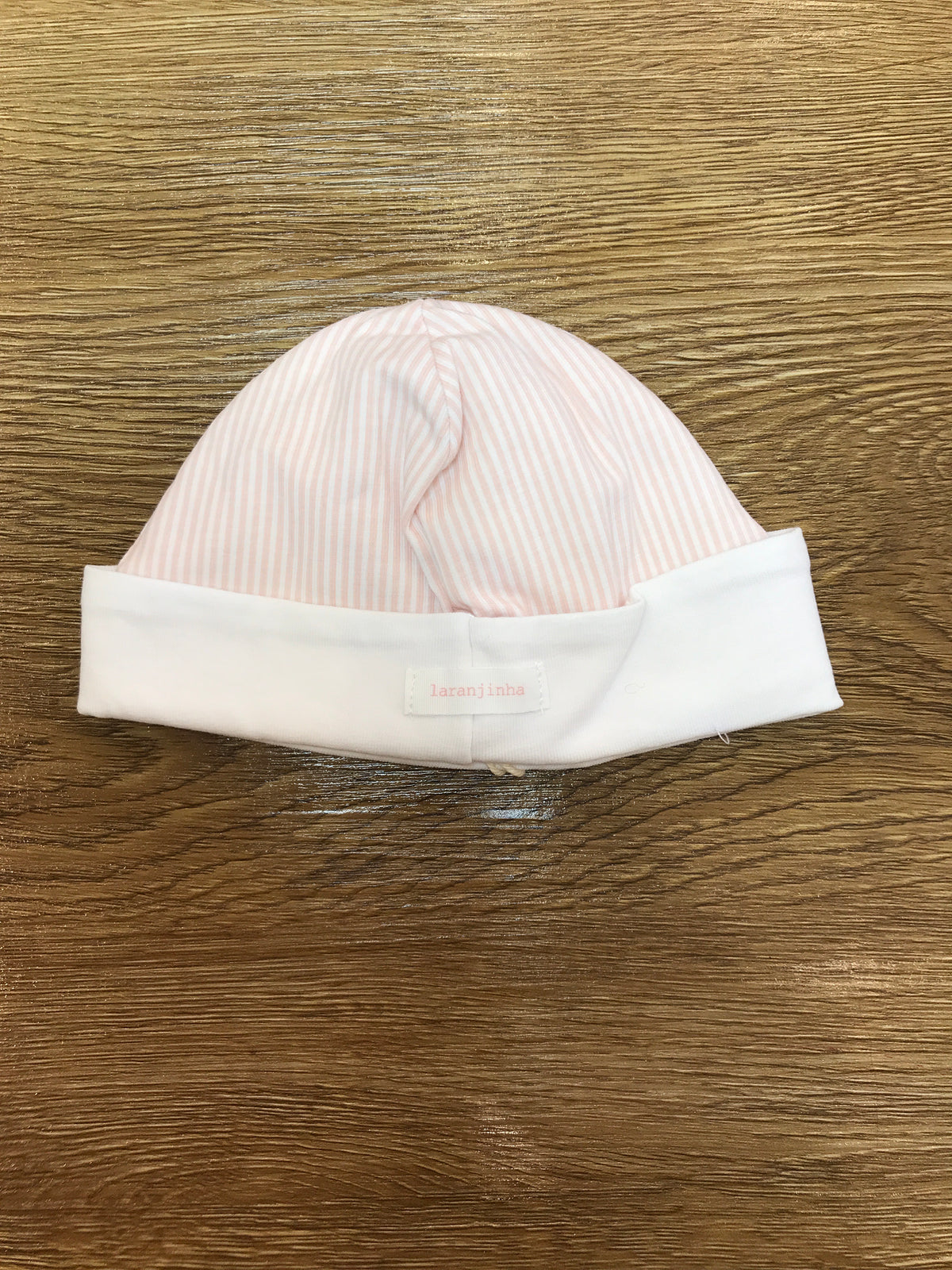Cappello Laranjinha in cotone a righe bianche e rosa con risvolto bianco