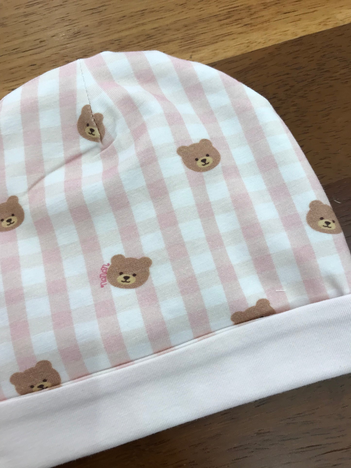 Cappello Nanan in cotone a quadretti rosa e bianchi con orsetti