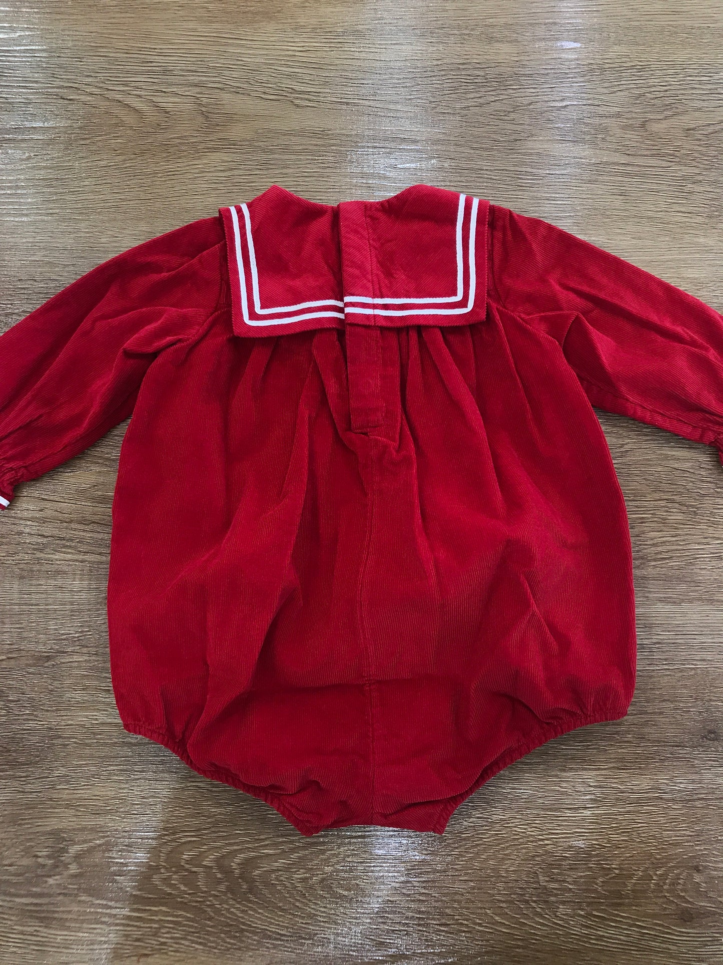 Pagliaccetto Petit Bateau a costine rosso con manica a sbuffo con collo squadrato con piccoli fiocchetti bianchi