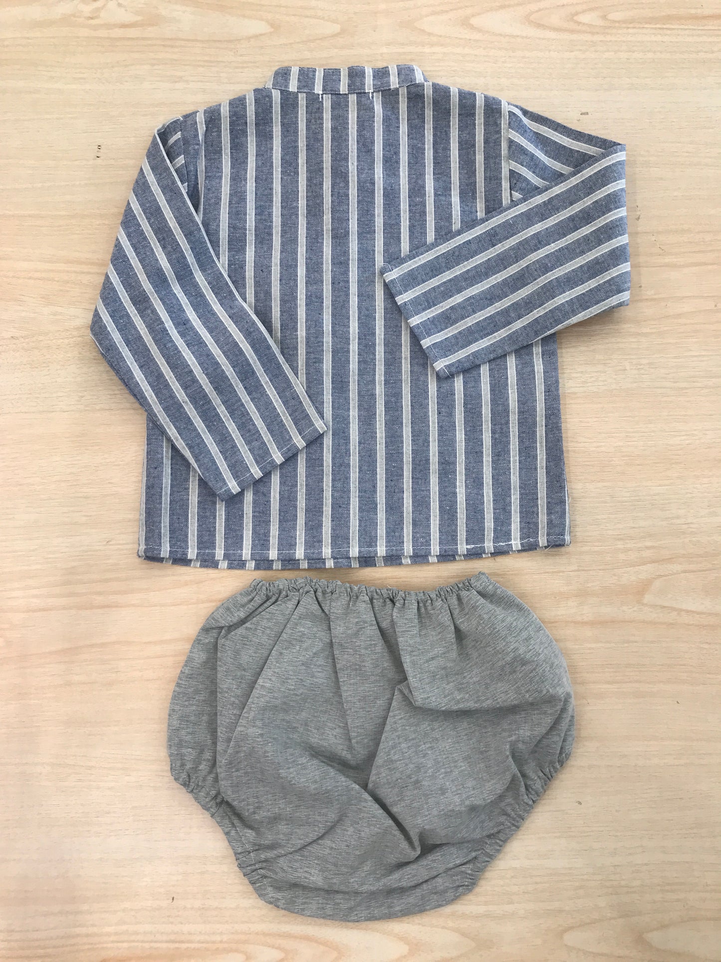 Completo Paloma De La O camicia manica lunga a righe con culotte grigia