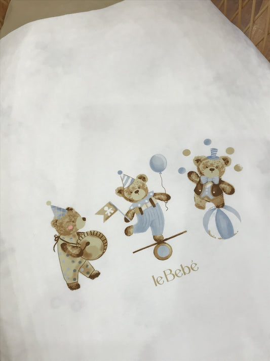 Coperta Le Bebè in cotone bianca e tortora con tre orsetti del circo reversibile sul retro tanti piccoli orsetti del circo