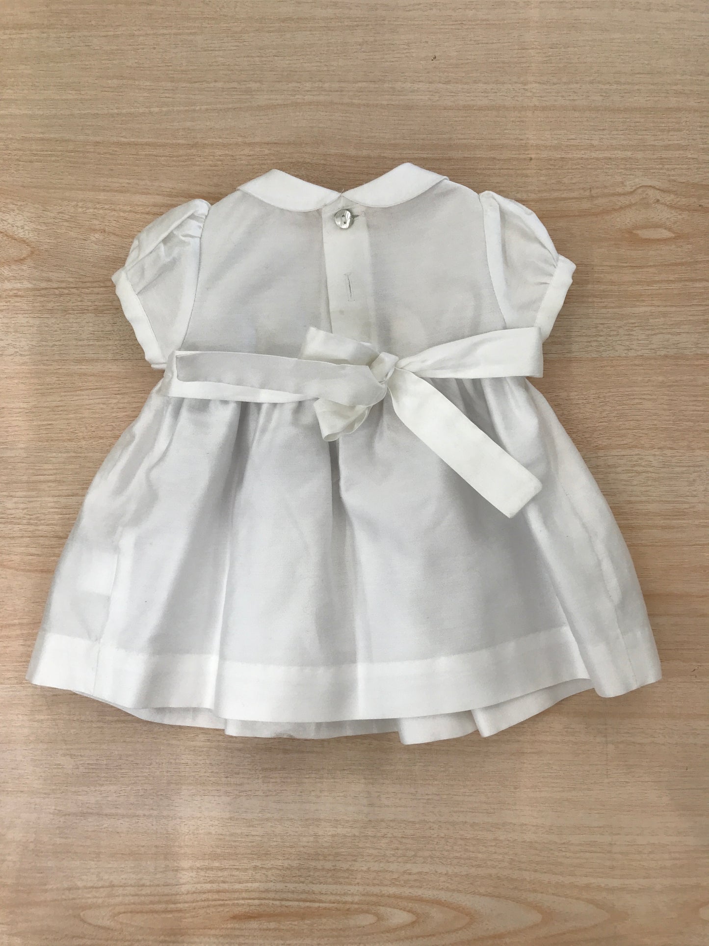 Abito Les Enfants de Gisele in cotone mella mezza manica a sbuffo con colletto tondo bianco con corpetto lavorato da punto smock rosa e verde con fiori ricamati