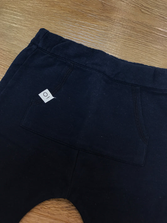 Pantalone Coccodè in blu scuro con tasca sul centro davanti elastico in vita