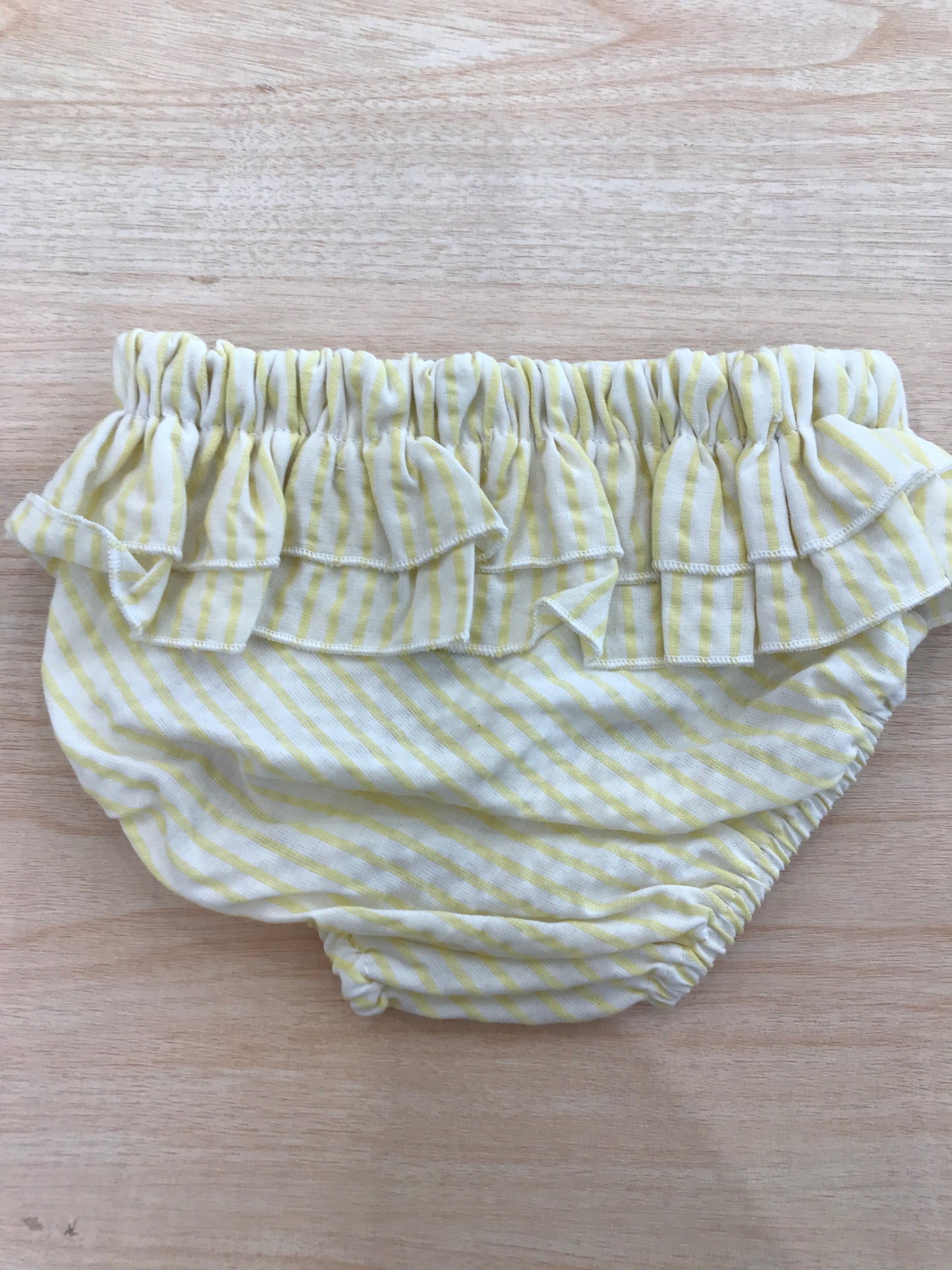 Costume Coccodè in cotone giallo con doppia ruche a righe bianche e gialle