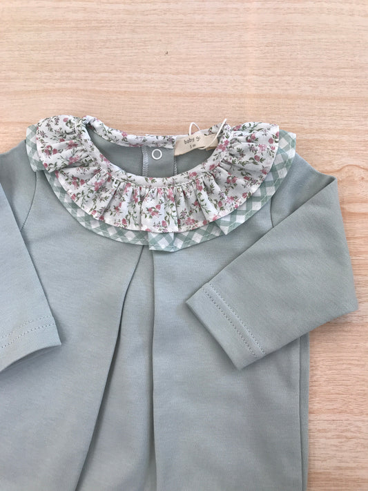 Tutina Baby Gi in cotone manica lunga gamba lunga con piedini decorati con fiori collo con doppia rusche a quadretti e floreale