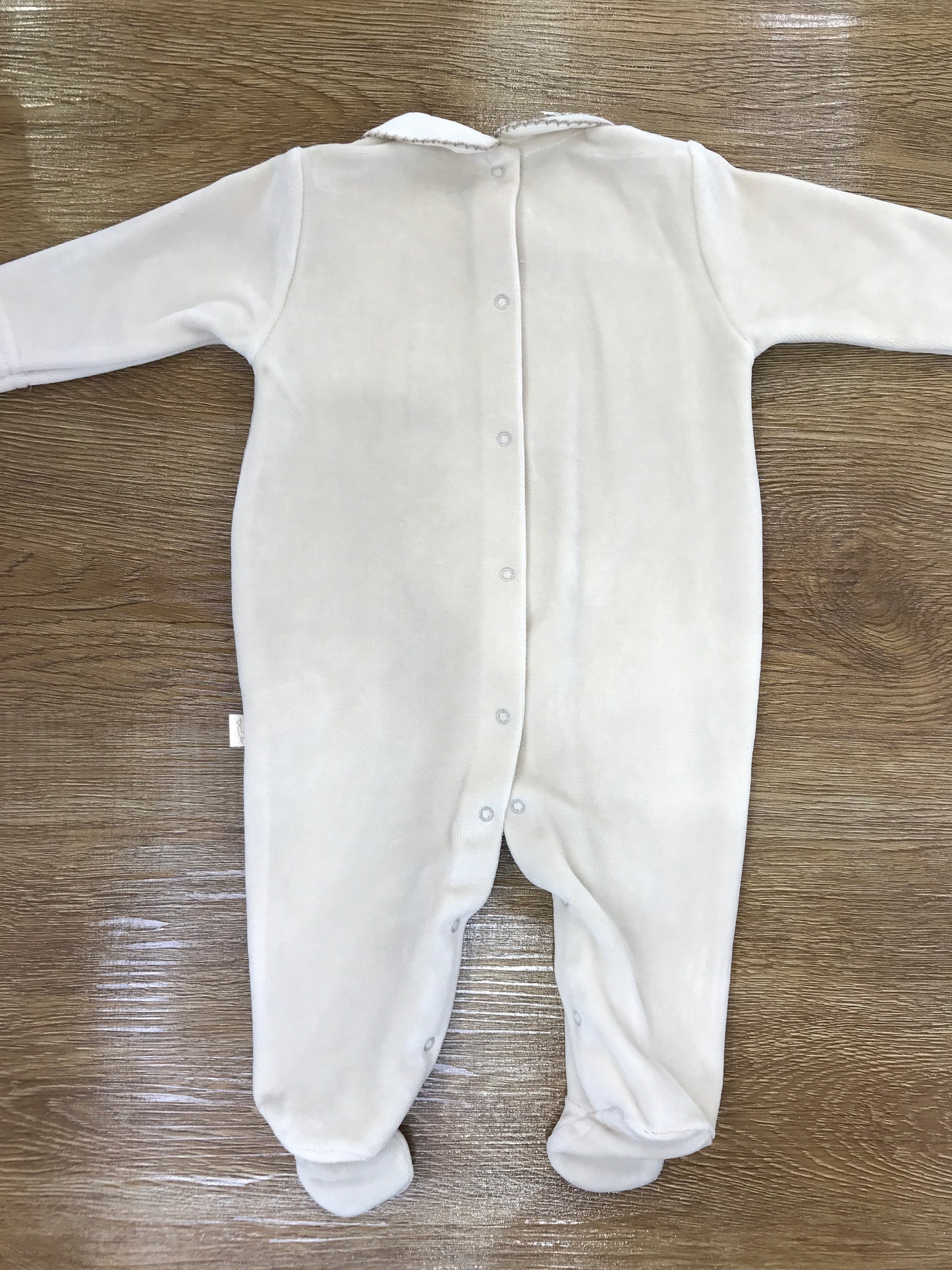 Tutina Baby Gi in ciniglia beige intera con orsetto ricamato sul davanti
