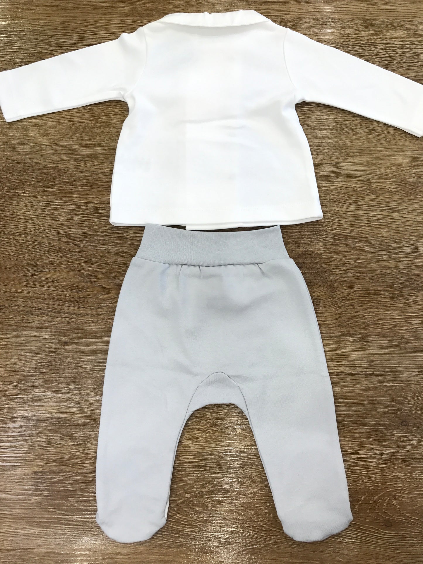 Tutina Laranjinha in cotone due pezzi bianco e grigio con piccole stelline ricamate