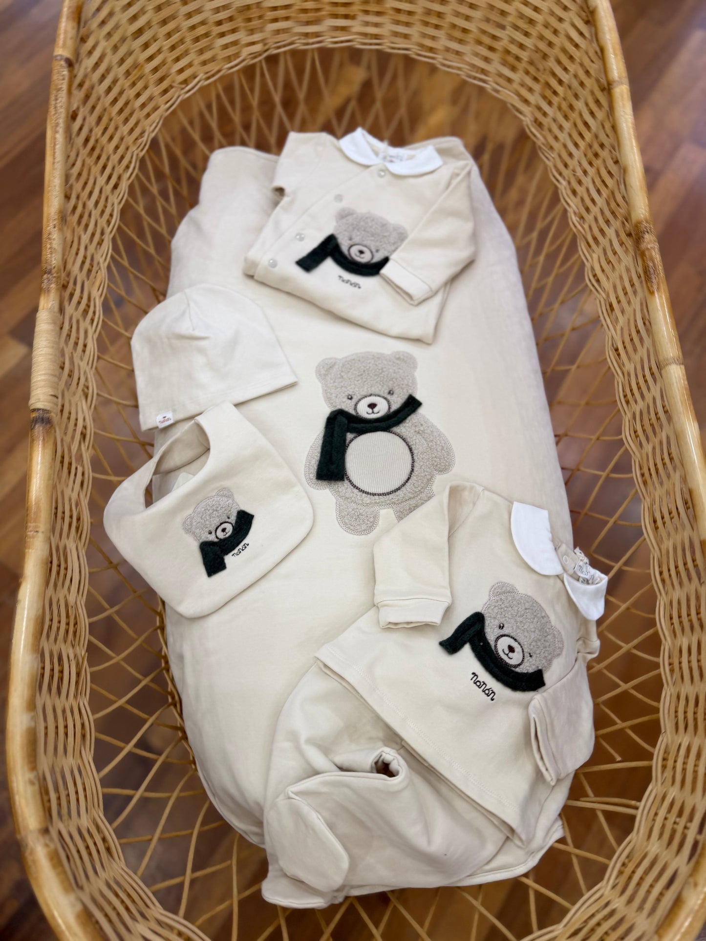 Coordinato nascita Nanan caldo cotone beige con orsetto peloso