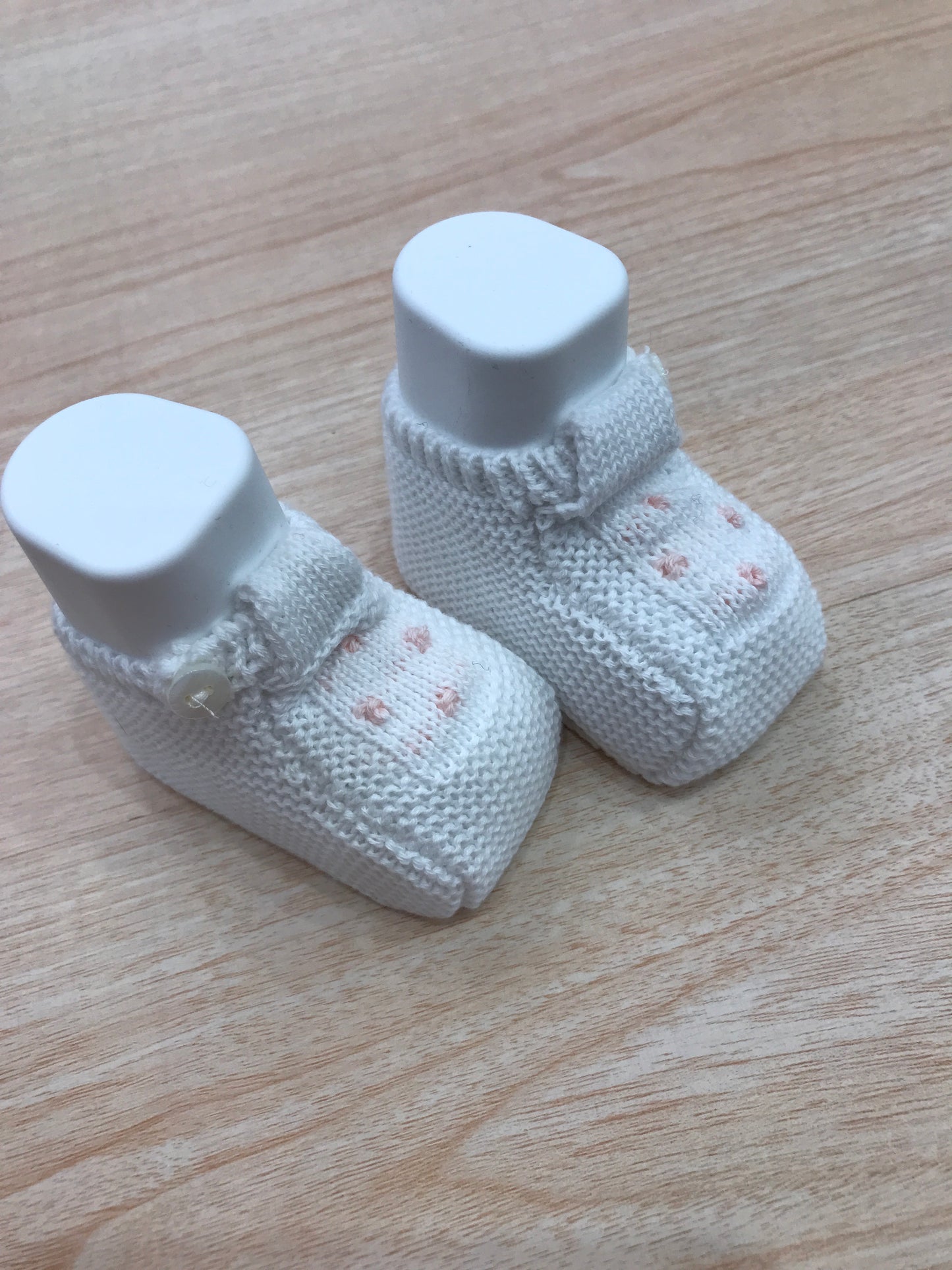Babbucce PCS in filo bianco con pois rosa ricamati sul davanti
