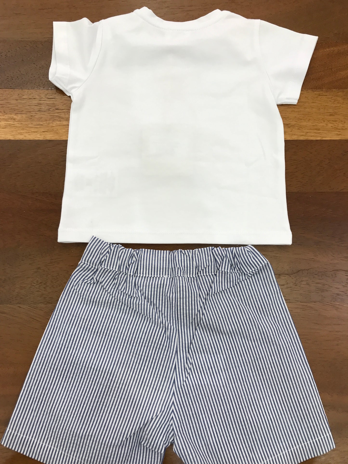 Completo Nanan T-shirt bianca con ciliegie in oro brillantinate con pantalone corto a righe bianche e blu